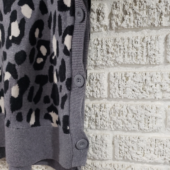 Stella & Dot Leopard Side Button Sweater - Picture 4 of 6